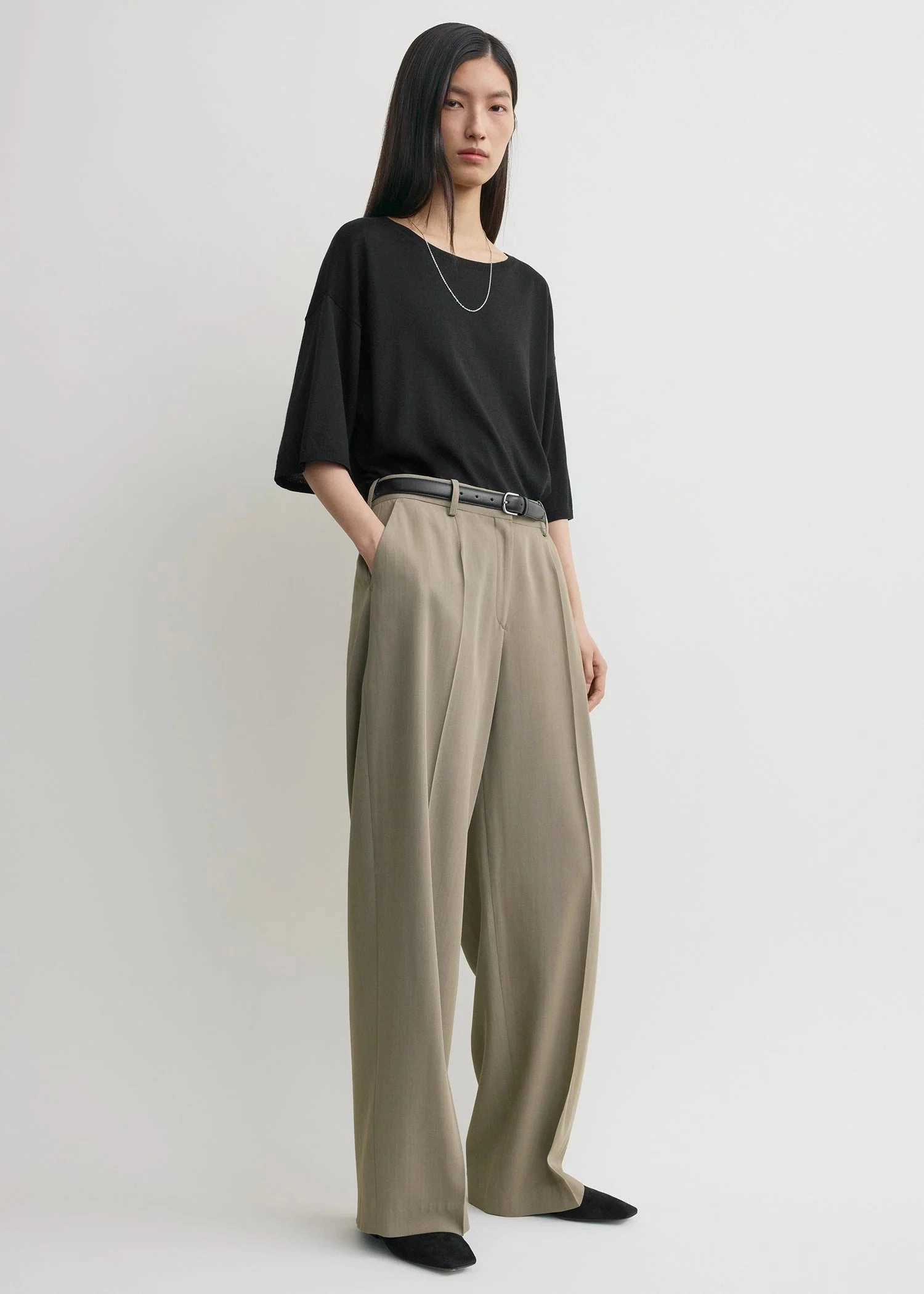 Wide Fluid Trousers in Taupe Practical Style Durable Stitching