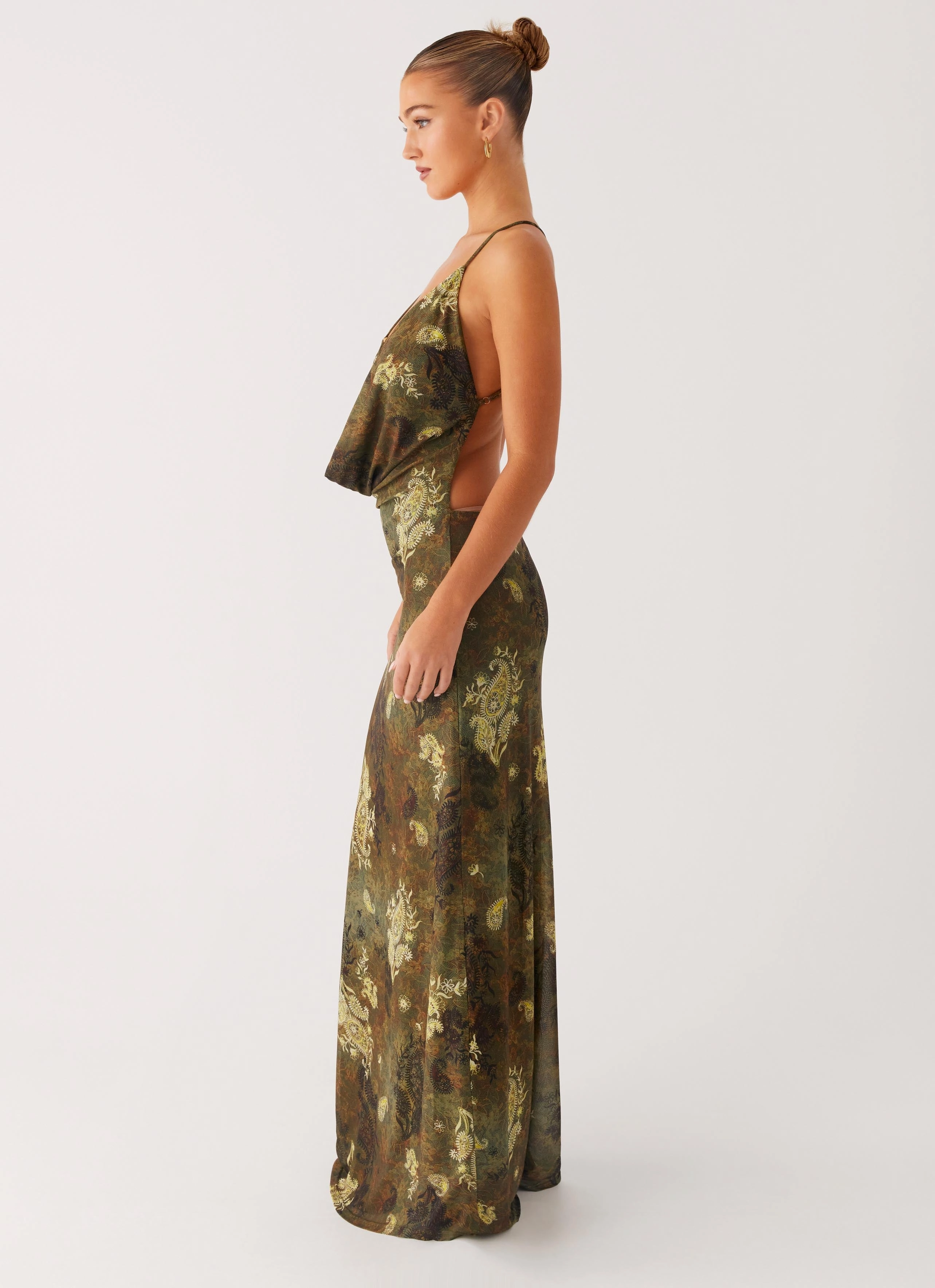 Fit Easy and Effortless fit dress. Star Fields Maxi Dress - Cyber Floral